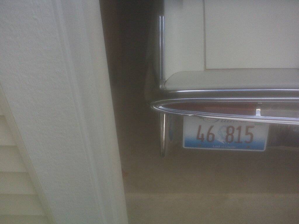 Clearance in garage, left (2010-07-23).jpg