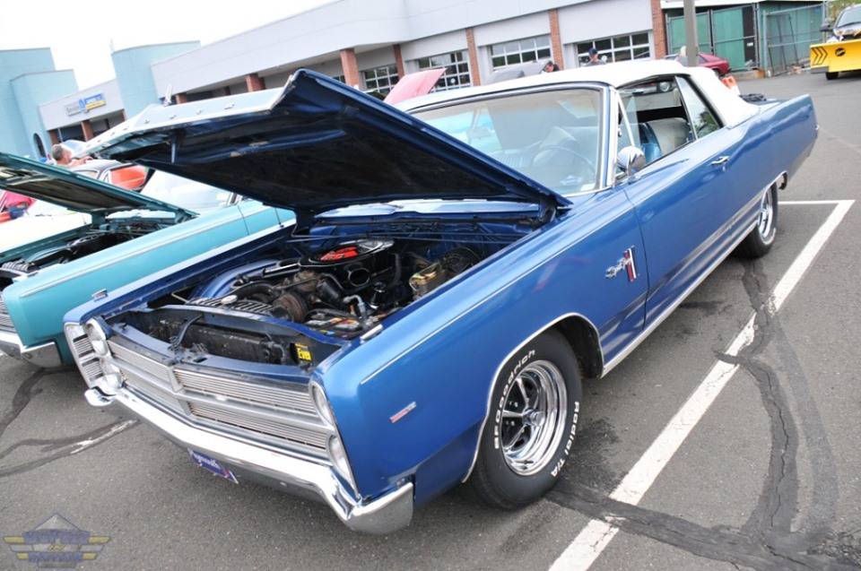 convertible at papas.jpg