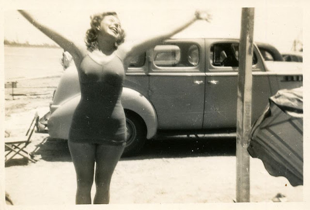 Cool Pics of People Laughing in the Past (17).jpg