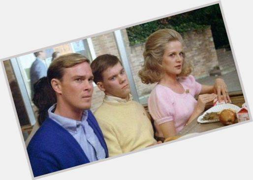 corvette crowd 1.jpg