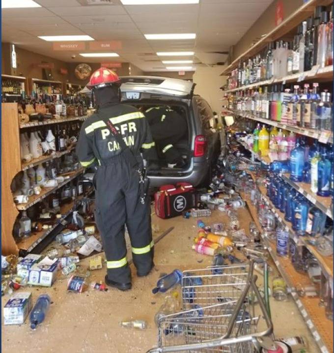 DADE.CITY.FL.LIQUOR.STORE.CRASH.jpg