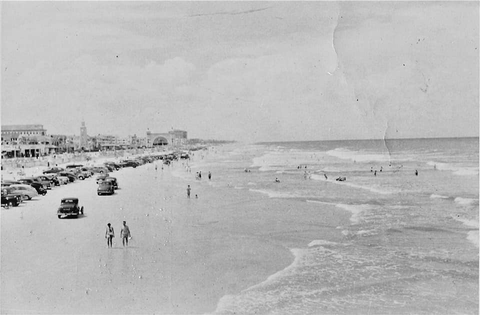 Daytona.Beach.Pre-WWII.Beach.Scene.jpg