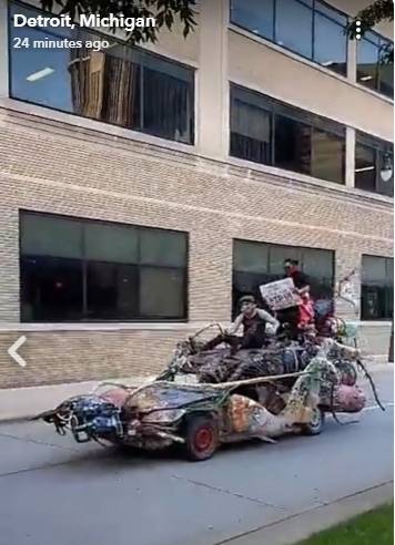 DETROIT.WIERD.CAR.jpg