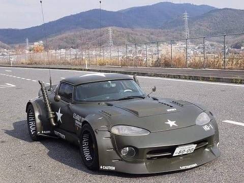 dodge-viper-dually-is-a-us-army-truck-in-japan-looks-like-a-miata-build_3.jpg