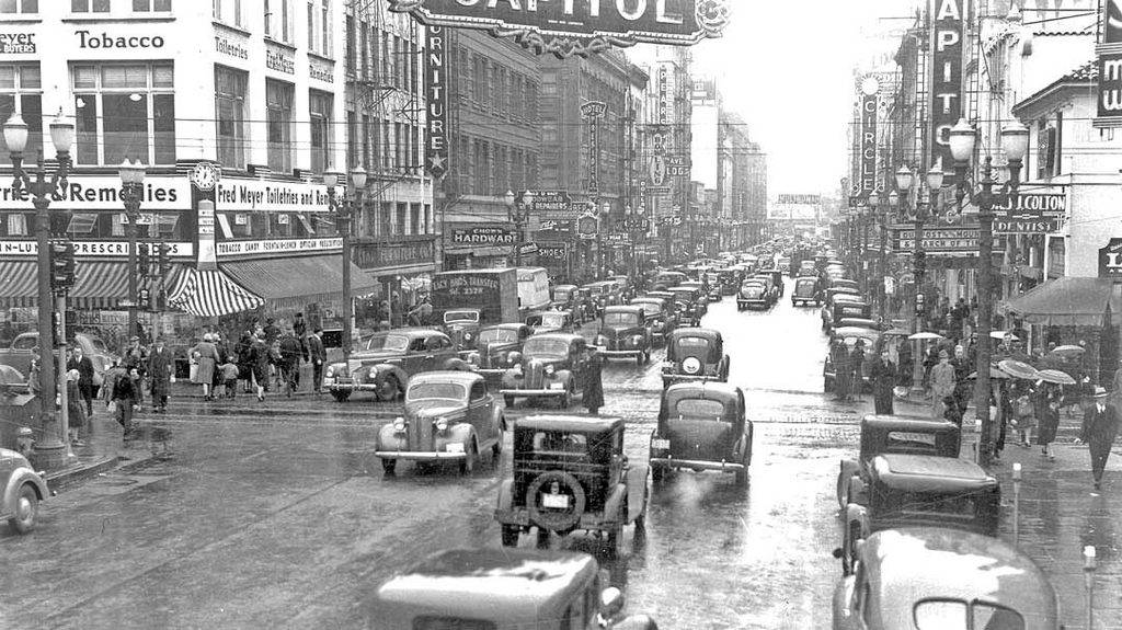 Downtown-Portland-Oregon-Late-1930s-Street-Scene-1080x606.jpg