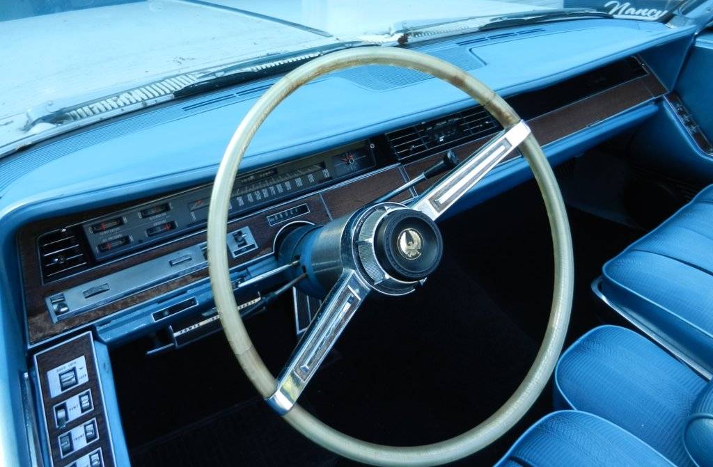 DRIVERS SIDE DASH.jpg