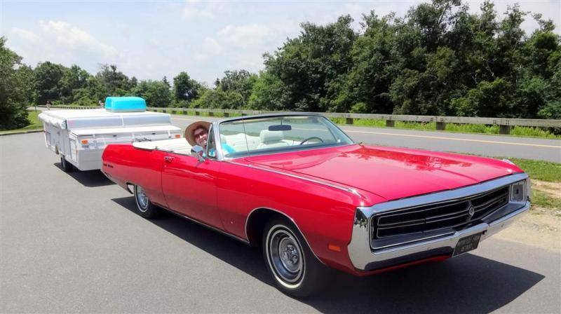 ellie & jazebelle on parkway (Large).jpg