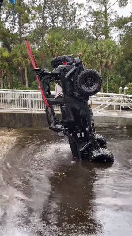 EPIC.WHOOPS.JEEP.vs.BOAT.RAMP.001.jpg