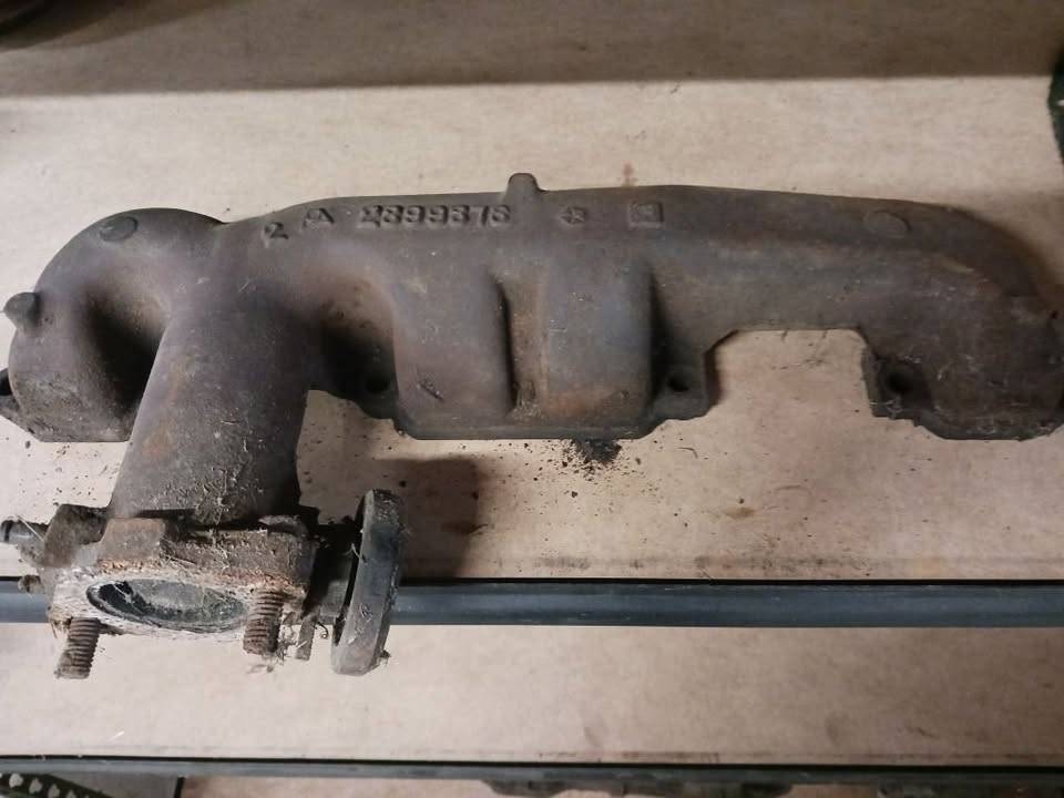 exhaust manifold.jpg