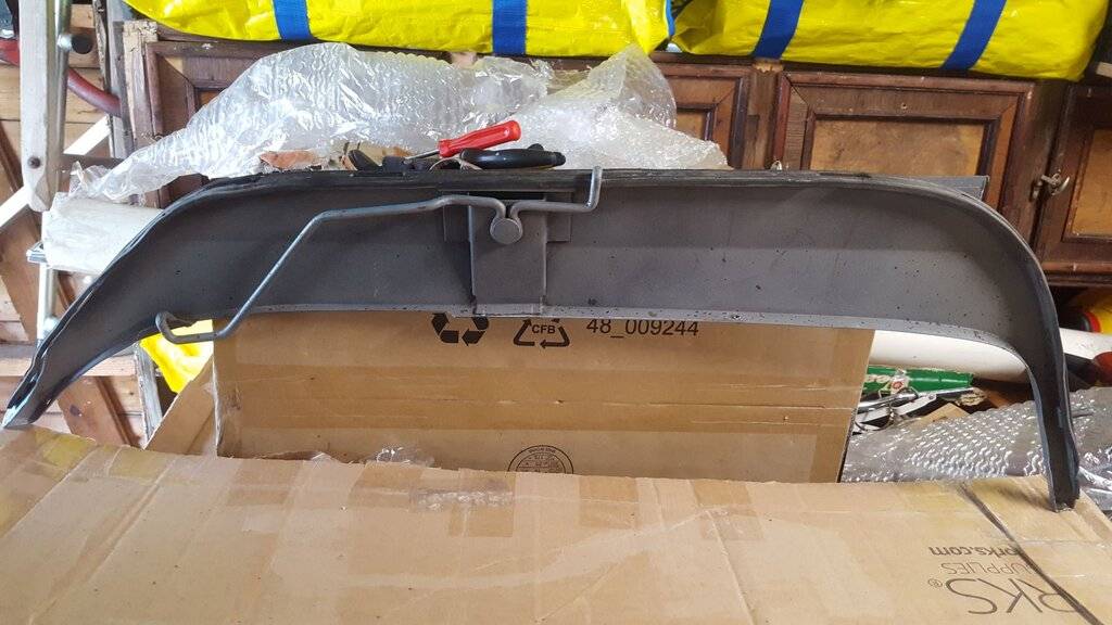 Fenderskirt left marking.jpg