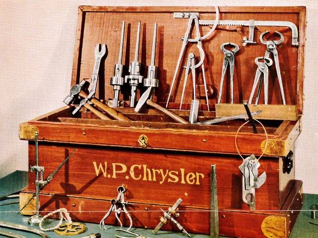 file-2015060312320_Chrysler_toolbox.jpg