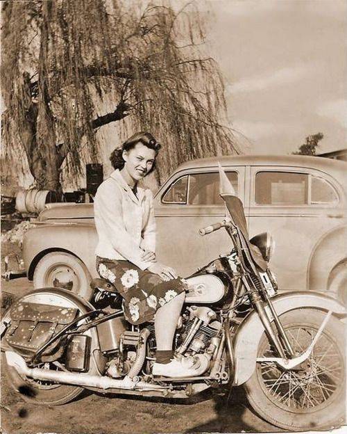 fille-moto-vintage.jpg