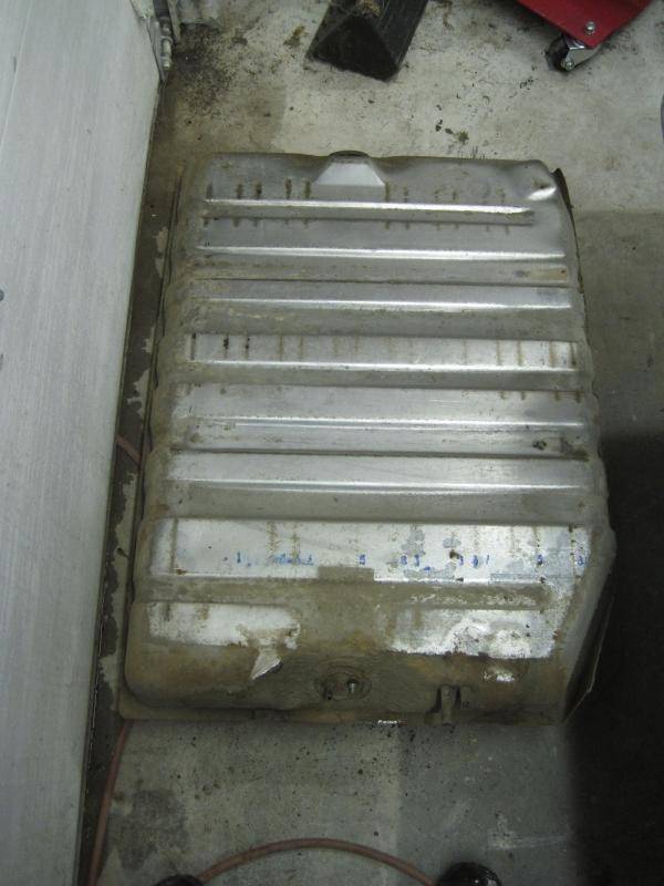 Gas tank before cleaning sm.jpg