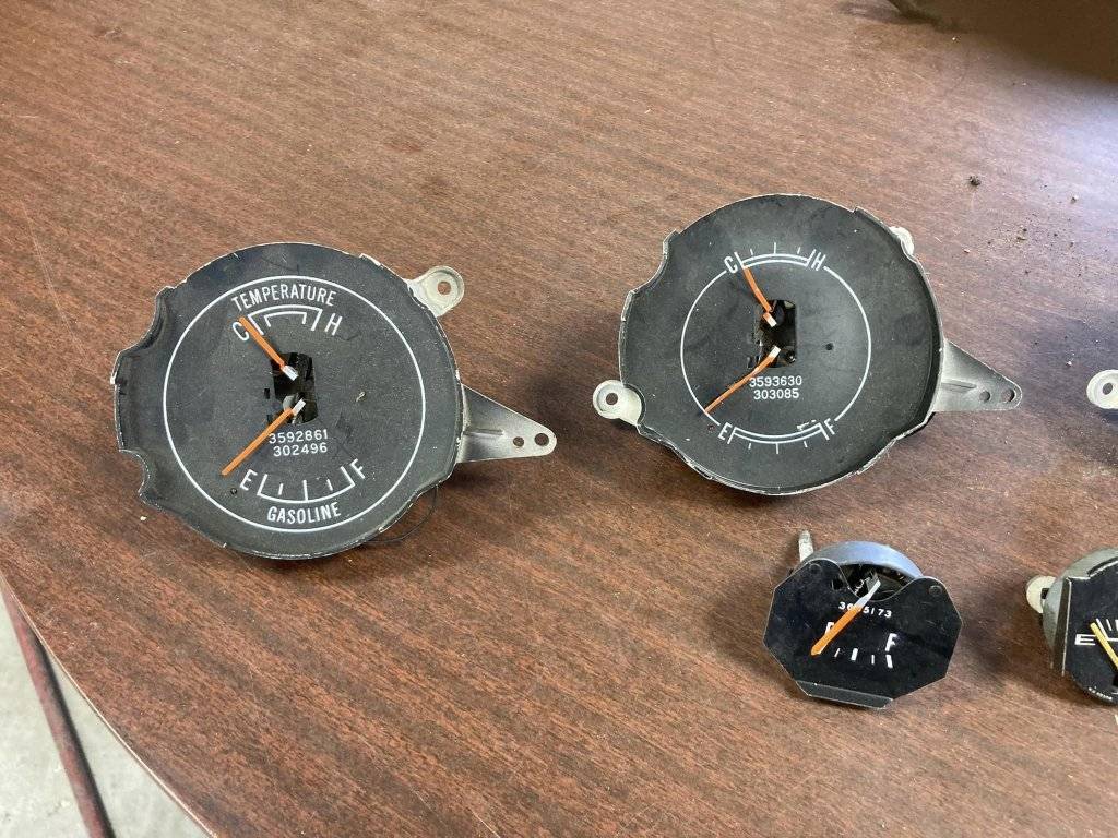 gauges2.jpg