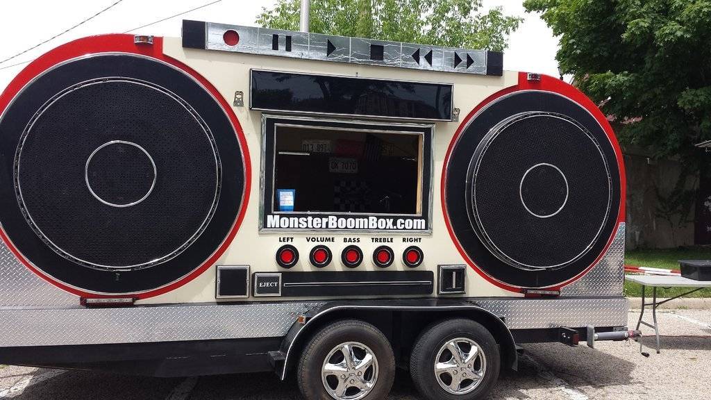 ghetto blaster on wheels.jpg