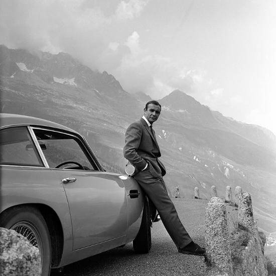 goldfinger-by-guy-hamilton-with-sean-connery-james-bond-007-1964-b-w-photo_u-l-q1c2lie0.jpg