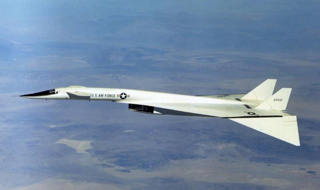 h_American_XB-70A_Valkyrie_in_flight_%28cropped%29.jpg