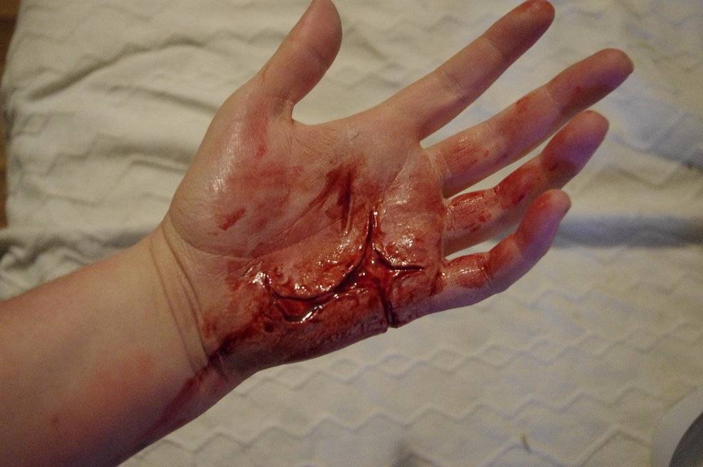 hand_cuts_by_sometimesalicefx-d786hvo.jpg