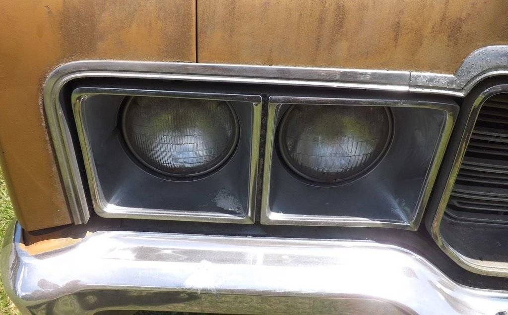 headlight surrounds2.jpg