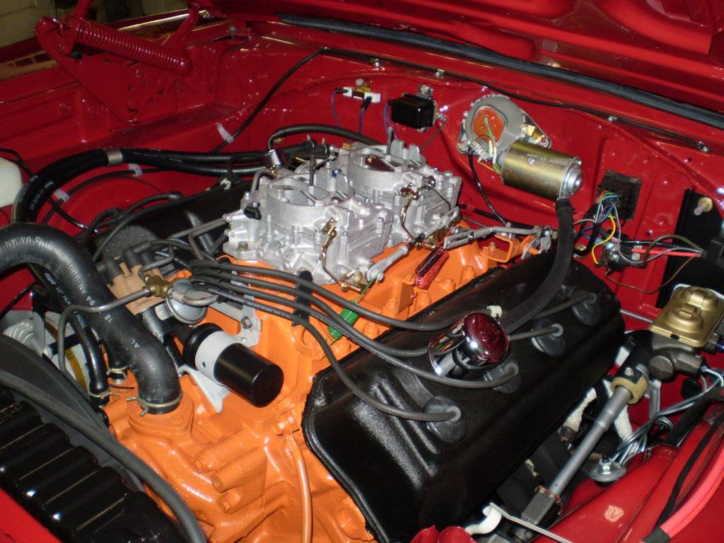 Hemi Underhood.JPG