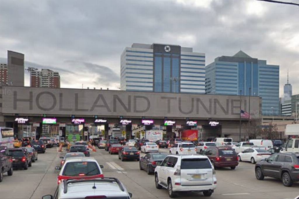 Holland-Tunnel-toll-plaza.jpg