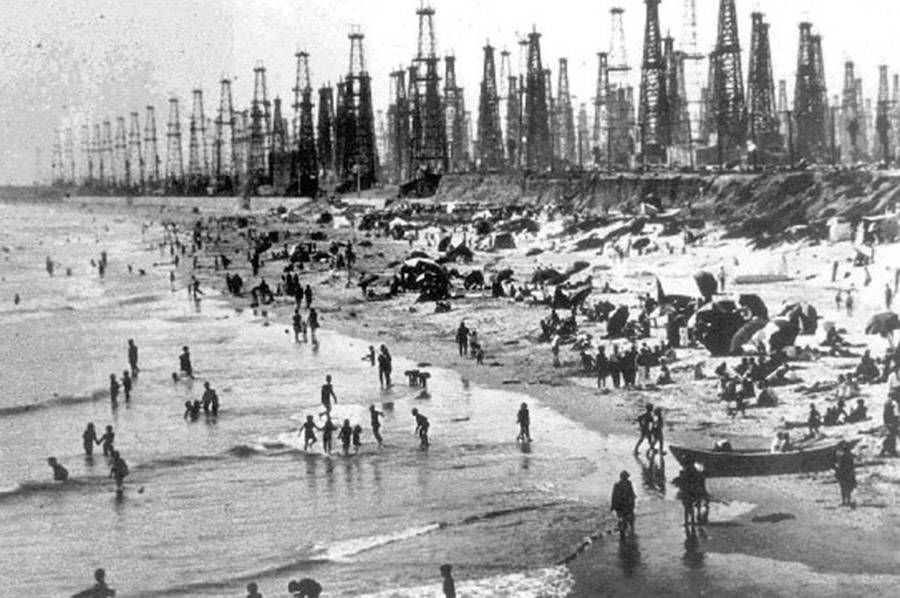 huntington-beach-historical-oil-deckers-lg.jpg
