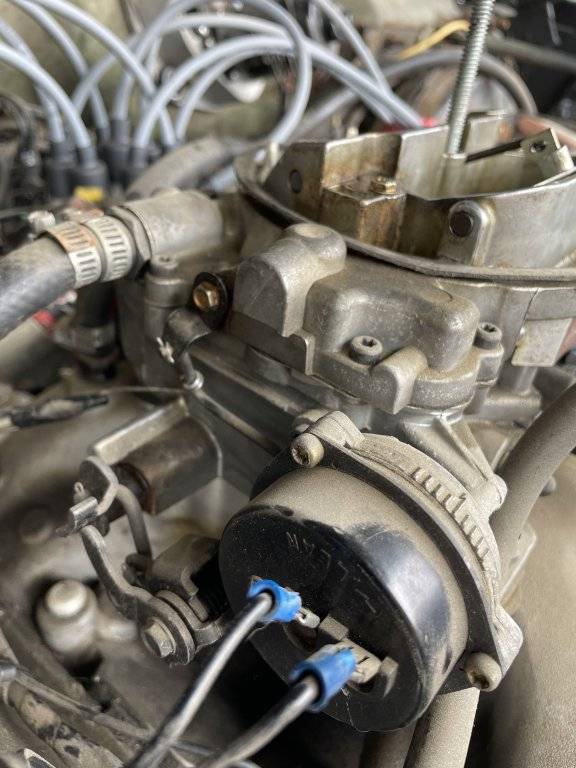 Carburetor stuck and increases idle rev without pedal and top flap isn