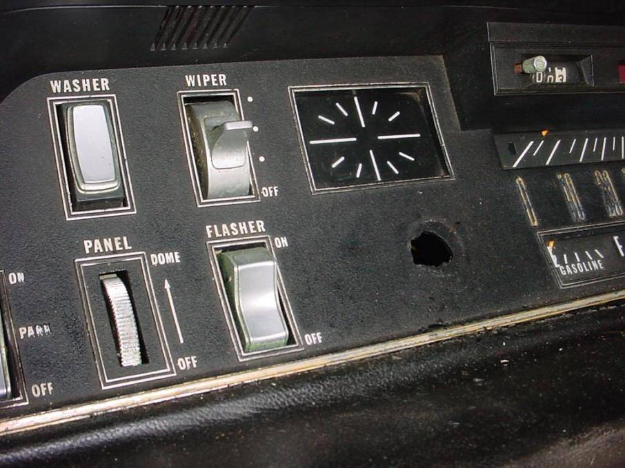 IP cluster bezel hole (Large).jpg