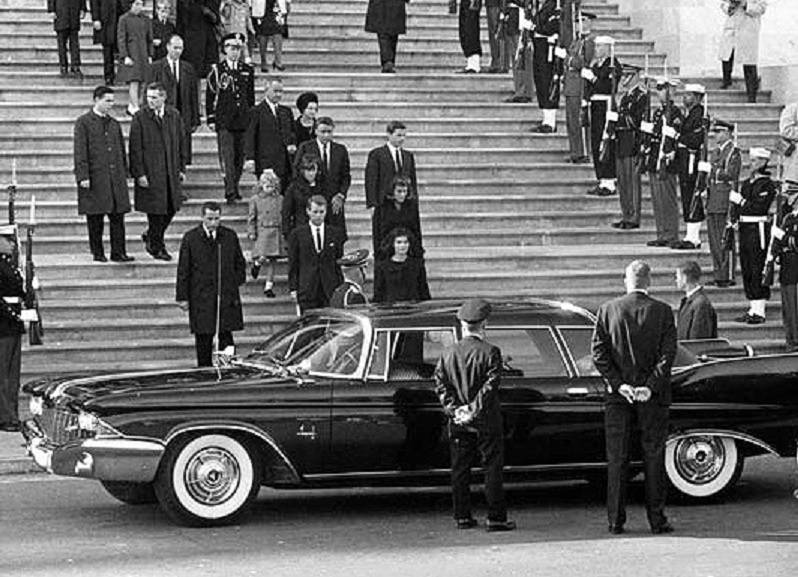 JFKFuneral60GhiaLimo.jpg