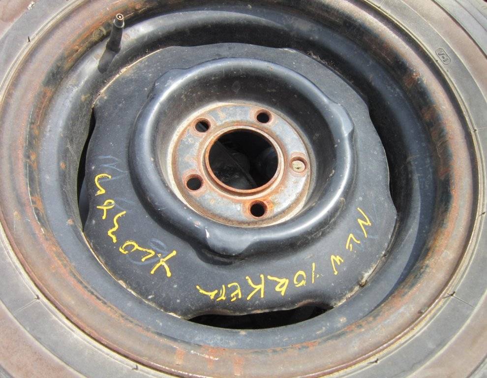 JunkyardWheelc.jpg