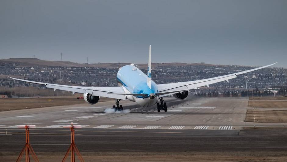 KLM landing.jpg
