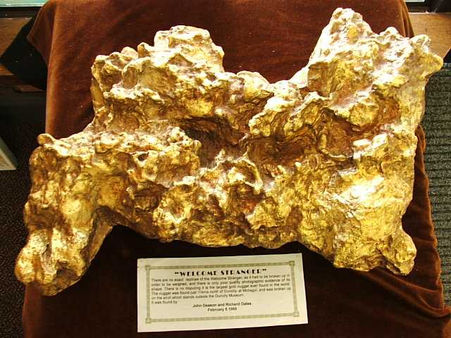 largest-gold-nugget-welcome-stranger-replica.jpg