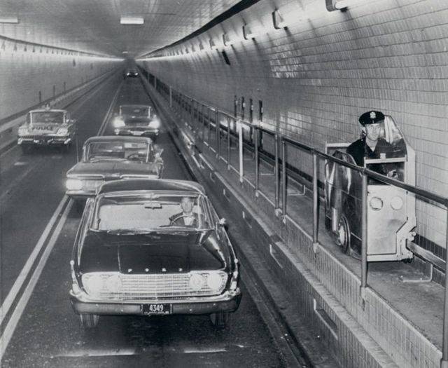 Lincoln-Tunnel-Catwalk-Car-Hudson-River-NYC-New-Jersey-Vintage-Photo-640x525.jpg