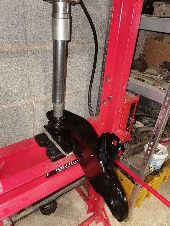 Lower Control Arms - 05.jpg