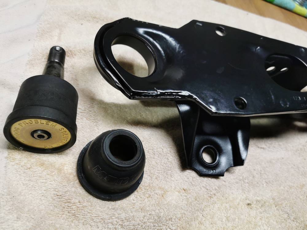 Lower Control Arms - 07.jpg