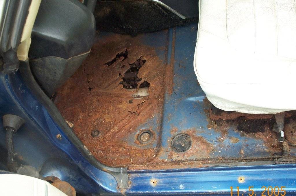 Lt front floor rust.jpg