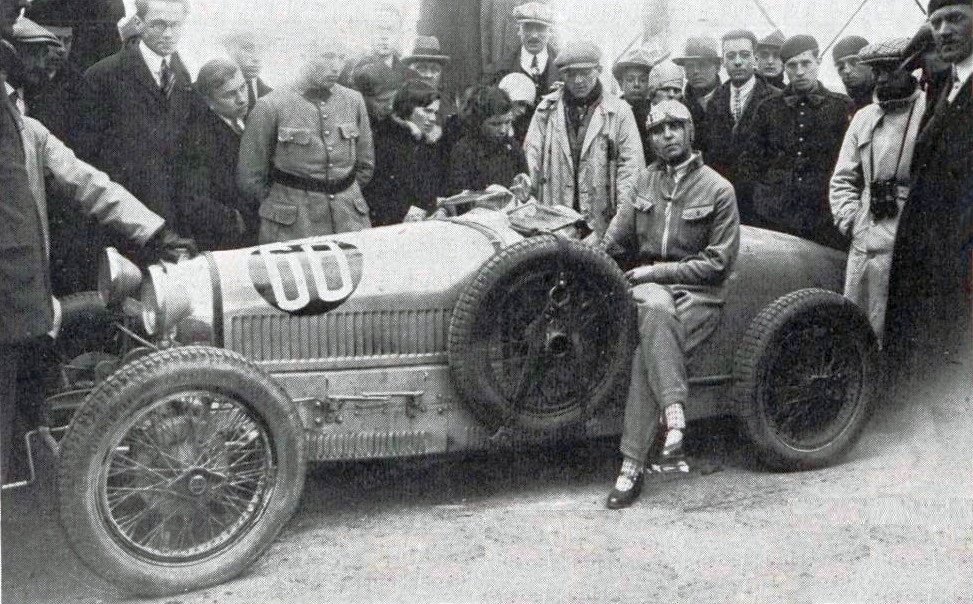 Lucy_Schell_à_la_Coupe_de_Bourgogne_1928,_sur_Bugatti_37A.jpg