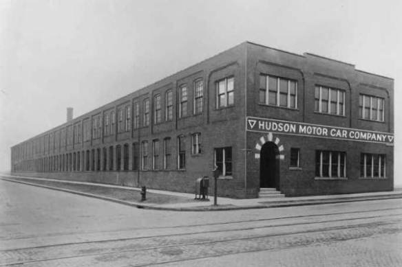 Mack-Aerocar-Hudson-plant-1910.jpg