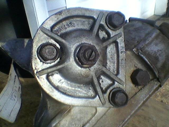 manual steering box 4 sale largeshaft1.jpg