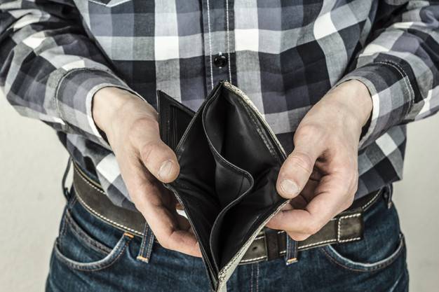 men-s-hands-with-an-empty-wallet-the-concept-of-bankruptcy_8119-1007.jpg