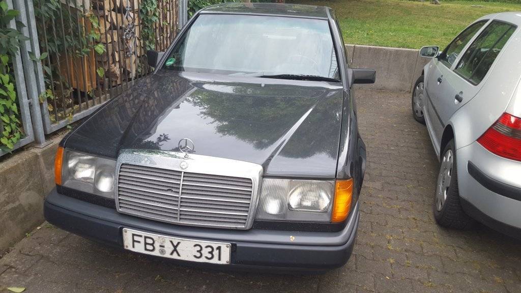 Mercedes-Benz 260E (W124) - 004.jpg