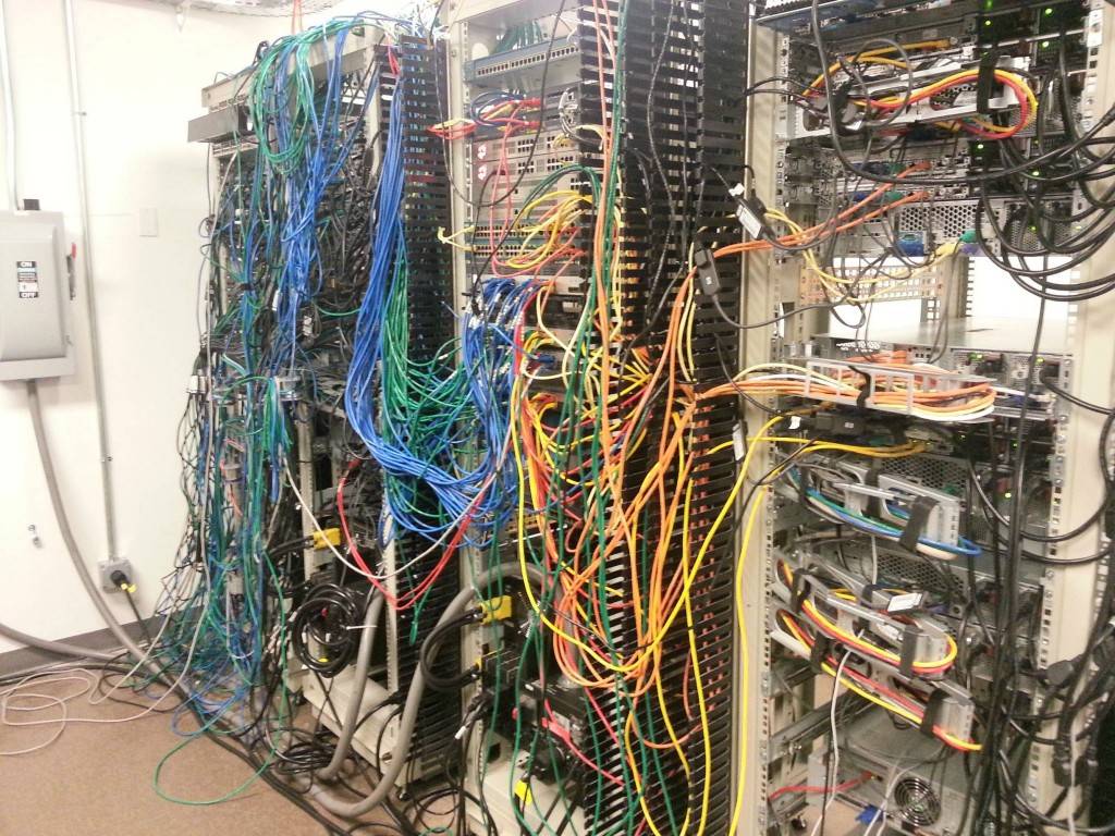messyserverroom-1024x768-1-jpg.jpg