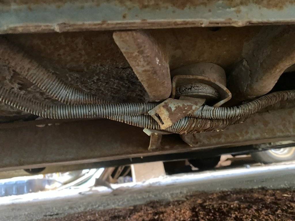 Midcar attachement point (damaged).jpg