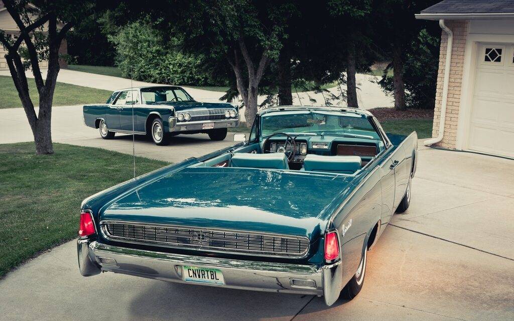 mobilemag.com%2Fuploads%2Fsites%2F11%2F2012%2F11%2F1961-1963-Lincoln-Continental-rear-right-view.jpg