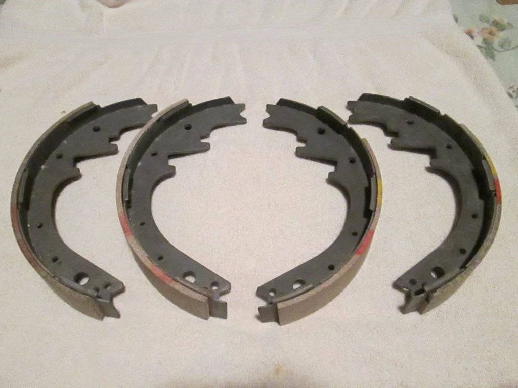 Mopar 3004978 C Body Brake Shoe Set - Picture 2.jpg