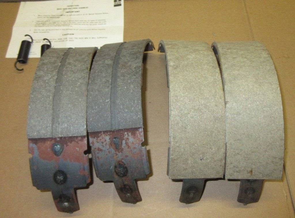 Mopar 3879231 NOS Brake Shoe Set Picture 3.jpg