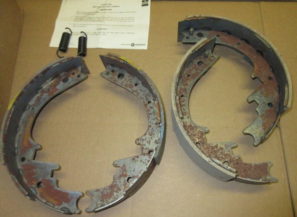 Mopar 3879231 NOS Brake Shoe Set Picture 4.jpg