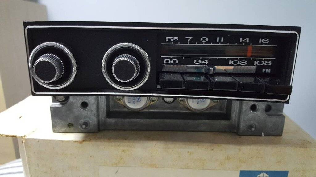 Mopar AMFM radio kit NOS - $400 (Nesconset).003.jpg