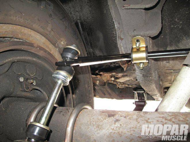 mopp-1204-12+1969-chrysler-newport+bracket-installed.jpg