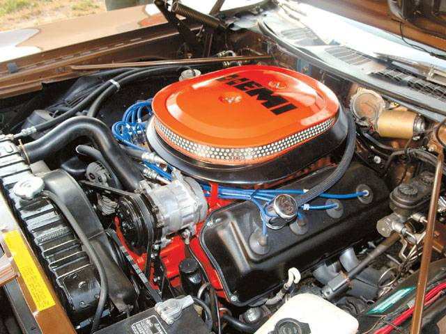 mopp_0602_03z-1970_plymouth_fury-engine.jpg